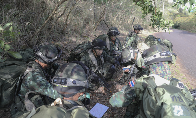 ทหารไทยนั่งวางแผน